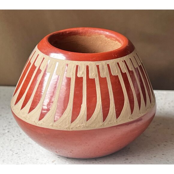 Kathy Gutierrez Handcrafted Red Clay Pottery Vase Tan Santa Clara - Picture 3 of 10